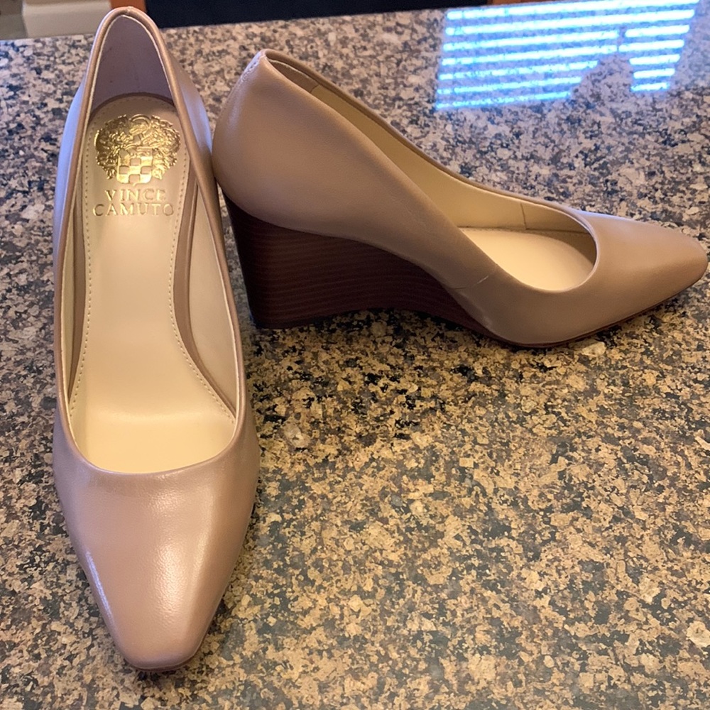 NWOT Vince Camuto Diletta Wedge Pump